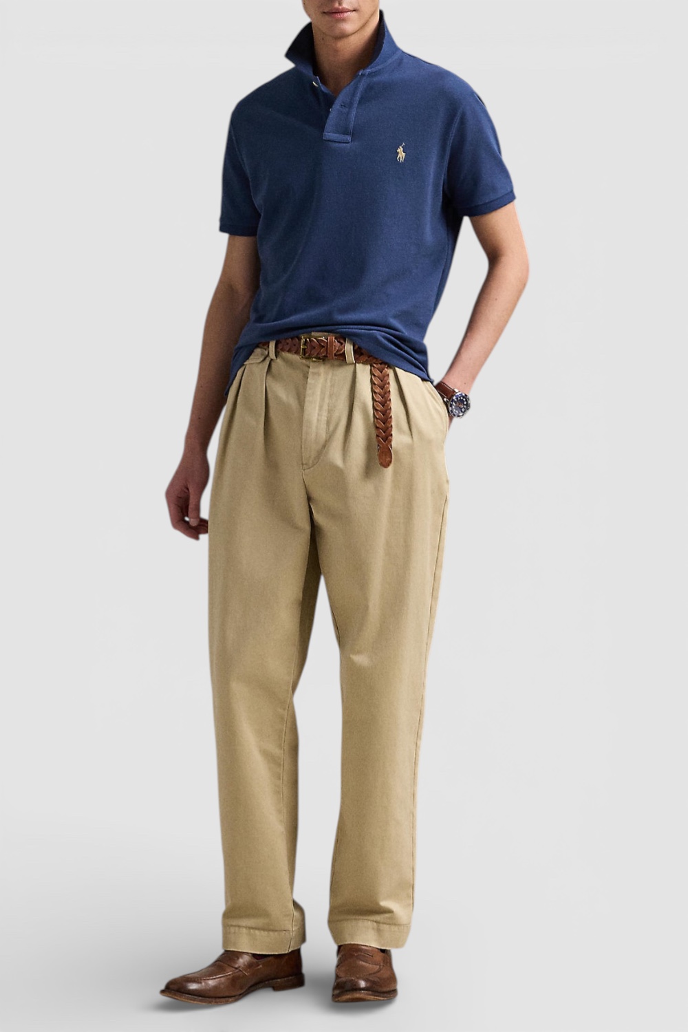 תמונת כל הלוק של חולצת פולו